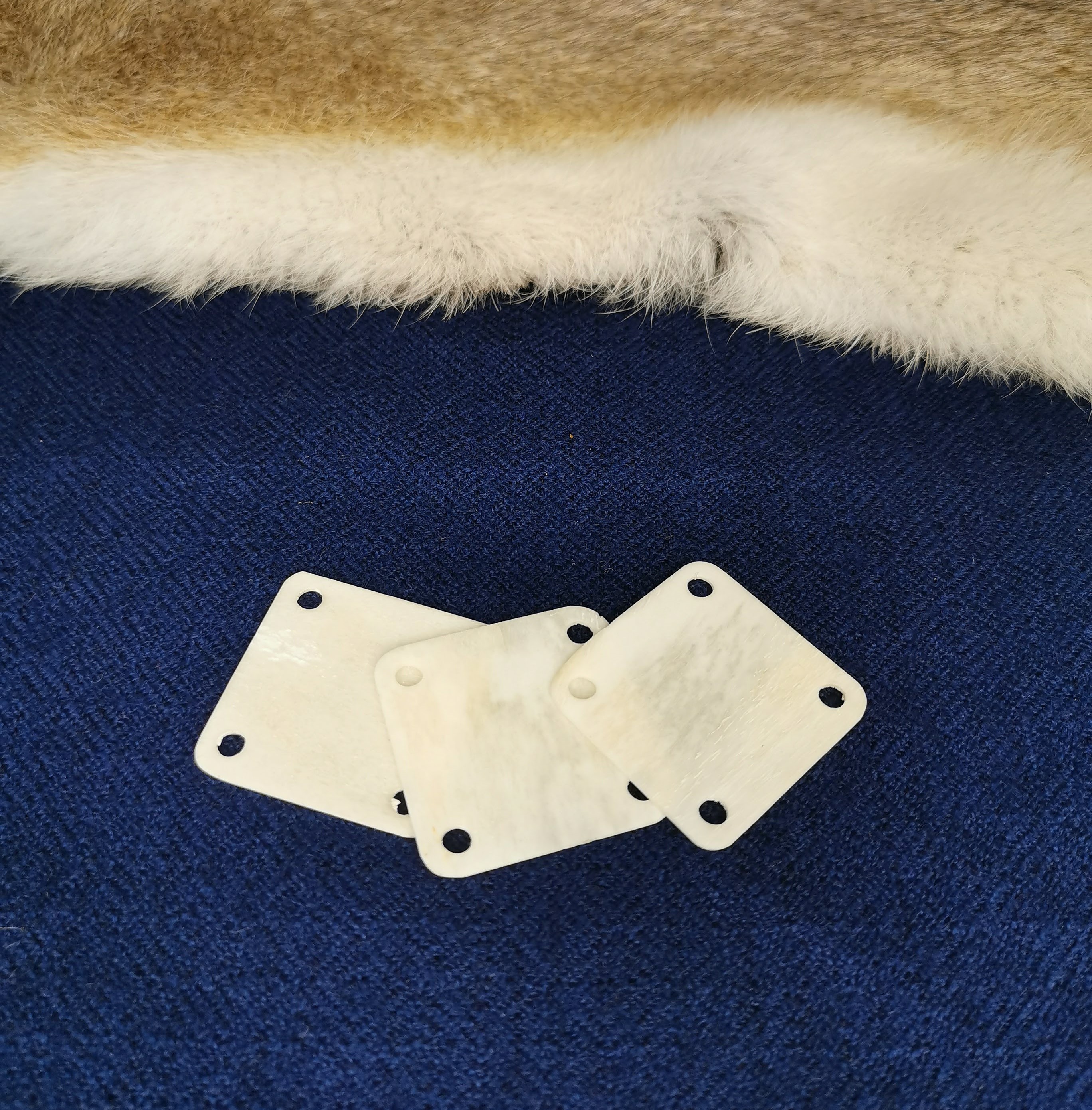 Webbrettchen aus Knochen - 4 cm